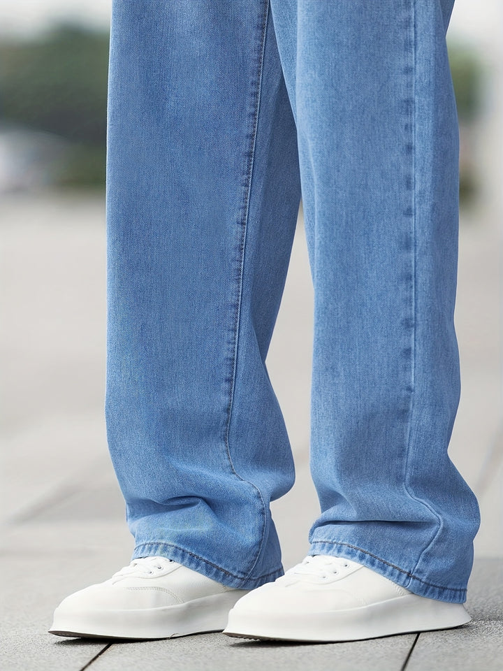 Men’s Light Wash Wide-Leg Jeans