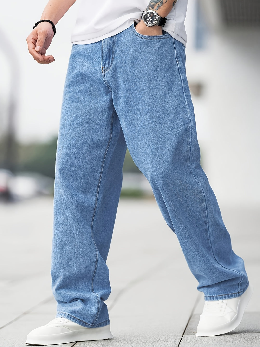 Men’s Light Wash Wide-Leg Jeans