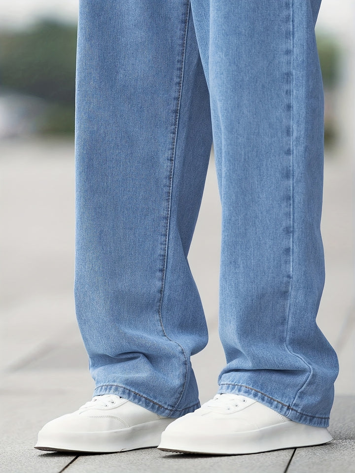 Men’s Light Wash Wide-Leg Jeans