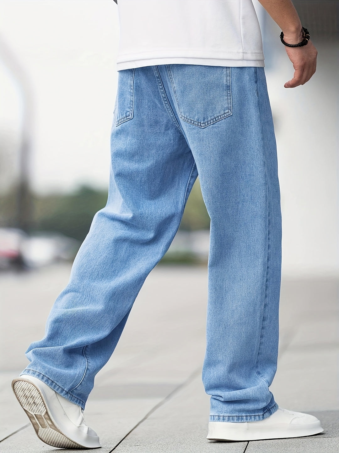 Men’s Light Wash Wide-Leg Jeans